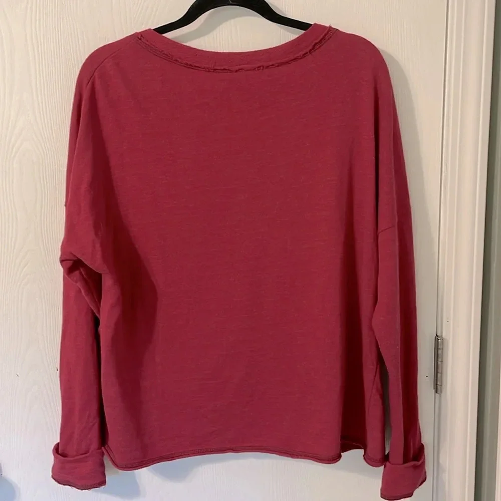 💰Freeloader Urban Outfitters Red Scoop Neck Raw Hem Oversized Sweater Size Med - Picture 6 of 7